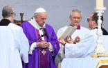 Le pape François célèbre la messe devant au moins 12.000 personnes à Floriana, près de la capitale de Malte La Valette, le 3 avril 2022.