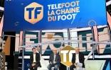 L'état-major du Groupe Mediapro France Julien Bergeaud et Jean-Michel Roussier autour de Jaume Roures à la présentation de la chaîne Téléfoot, le 18 août 2020 à Aubervilliers