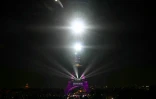 La tour Eiffel illuminée à Paris pour le 58e anniversaire de la chanteuse Céline Dion, le 30 mars 2026 à Paris