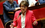 La ministre de l'Agriculture, Annie Genevard, s'adresse aux députés lors d'une séance de questions au gouvernement à l'Assemblée nationale, à Paris, le 24 juin 2026