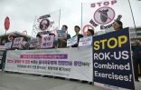 Manifestation contre l'exercice militaire conjoint entre la Corée du Sud et les États-Unis, baptisé "Ulchi Freedom Shield" (UFS), devant l'ambassade des États-Unis à Séoul, le 17 août 2026 en Corée du Sud