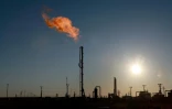 Dans l'industrie pétrogazière, le méthane s’échappe par des fuites au niveau de vannes, de gazoducs, lors d'opérations de dégazage direct dans l'air ou de torchage inefficace (combustion incomplète du gaz) sur des installations