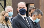 Le Premier ministre Jean Castex (c) et le ministre de l'Intérieur Gérald Darmanin (d) lors de la cérémonie d'hommage à la policière assassinée, le 30 avril 2021 à Rambouillet (Yvelines)

