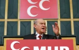 Après avoir longtemps refusé les appels du pied du gouvernement, le leader du MHP (formation de droite nationaliste) Devlet Bahçeli, ici le 19 juillet 2016 à Ankara, a décidé de soutenir l'AKP, à condition que ses "sensibilités" soient respectées.