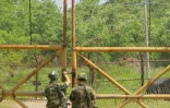 Des soldats sud-coréens ferment une barrière à la frontière avec la Corée du Nord, à Chulwon, au nord de Séoul, le 23 juin 2009