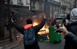 Des jeunes manifestants près du lycée Voltaire le 23 février 2017 à Paris 