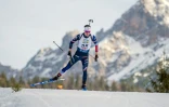 Le Français Eric Perrot lors de l'épreuve du 10 km sprint hommes de biathlon à Hochflizen (Autriche) le 12 décembre 2025