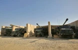 Des CAESAR (camion équipé d'un système d'artillerie) stationnent sur la base de Qayyarah, sud de Mossoul, le 31 octobre  2016 