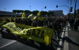 Des personnes participent à une manifestation en solidarité avec les Palestiniens et pour protester contre l'interception de la flottille Global Sumud par l'armée israélienne, à Rome, le 3 octobre 2025