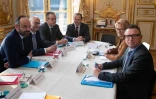Réunion de travail de membres du gouvernement avec Edouard Philippe le Premier ministre (g), à l'hôtel Matignon, sur la réforme des retraites