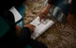 Des jeunes filles étudient dans une école clandestine, en Afghanistan, le 25 juillet 2022