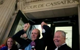 Dany Leprince entouré de ses avocats Olivier Morice et Missiva Chermak Felonneau à la Cour de révision, à Paris, le 2 juillet 2026