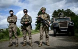 Des soldats pilotent un drone FPVU lors du premier "challenge international" de drones militaires à Semoutiers-Montsaon, le 20 mai 2026 en Haute-Marne