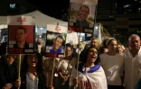 Proches d'otages rassemblés sur la place des Otages à Tel-Aviv, le 14 octobre 2025