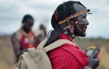 Un guerrier masaï reconverti du  tueur de lions en protecteur du grand fauve dans la réserve de Selenkay, au Kenya, le 11 septembre 2016  