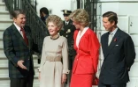 Le prince et la princesse de Galles reçus par le président des Etats Unis et son épouse, Ronald et Nancy Reagan, le 9 novembre 1985 à Washington