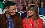 Le Premier ministre espagnol Pedro Sanchez (g) et son épouse Begoña Gómez assistent au 41e congrès du Parti socialiste ouvrier espagnol (PSOE) à Séville, le 1er décembre 2024
