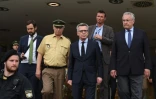 Le ministre allemand de l'Intérieur Thomas de Maiziere et le ministre bavarois de l'Intérieur Joachim Herrmann devant le centre commercial Olympia-Einkaufszentrum le 23 juillet 2016 à Munich