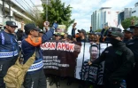 Des musulmans indonésiens manifestent près du tribunal où est jugé pour blasphème le gouverneur chrétien de Jakarta Basuki Tjahaja Purnama, surnommé "Ahok", à Jakarta le 13 décembre 2016