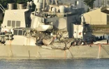 Le destoyer américain USS Fitzgerald endommagé après une collision de retour au port de Yokosuka, au Japon, le 17 juin 2017