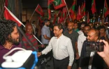 L'ancien président des Maldives, Abdulla Yameen (c), accueilli par des partisans, le 18 avril 2024 à Malé