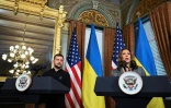 La vice-présidente américaine Kamala Harris, candidate à la Maison Blanche, et le président ukrainien Volodymyr Zelensky, le 26 septembre 2024 à Washington
