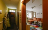 L'intérieur de l'appartement de Martha Jesse, résidente de la Fuggerei, le 1er avril 2025 à Augsbourg, dans le sud de l'Allemagne