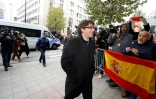 Le président catalan destitué par Madrid, Carles Puigdemont, se rendant à une conférence de presse à Bruxelles, le 31 octobre 2017