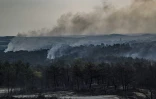 La fumée d'un incendie dans le parc national de Dadia, le 25 juillet 2022 en Grèce