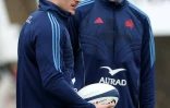 Les rugbymen Oscar Jegou (gauche) et Hugo Auradou, le 26 janvier 2025 avec l'équipe de France à Marcoussis