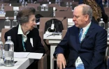 La princesse Anne d'Angleterre (G) s'est entretenu avec le prince Albert II de Monaco mardi en marge de la 145e session du CIO à Milan.