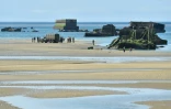 Des vestiges de la Seconde guerre mondiale sur une plage du Débarquement à Asnelles, en Normandie, le 4 juin 2019