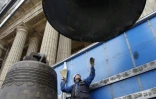 Une des cinq cloches de l'église Saint-Sulpice à Paris, le 20 octobre 2009