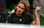 Le Grec Stefanos Tsitsipas, N.3 mondial, après son abandon au 2e tour du Masters 1000 de Paris, en raison d'une douleur au bras droit, alors qu'il était mené 4-2 au 1er set de son match contre l'Australien Alexei Popyrin, le 3 novembre 2021 à l'AccorHotels Arena