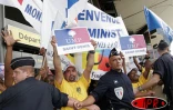 Lundi 17 octobre 2005 -

Le ministre de l'outre-mer François Baroin est en visite à La Réunion du 17 au 18 octobre