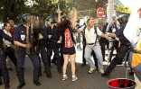 Jeudi 19 juin 2003
Des affrontements ont une nouvelle fois opposé les forces de l'ordre à des grévistes de l'Éducation nationale
(Photo Noël Thomas)