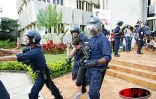La manifestation des personnels de l'Éducation nationale à Saint-Denis a dégénéré en affrontements avec les forces de l'ordre le lundi 19 mai 2003