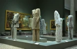 Des créations du styliste italien décédé Giorgio Armani lors de l'avant-première presse de l'exposition Giorgio Armani marquant le 50e anniversaire de la maison de couture, à la Pinacothèque de Brera à Milan, le 23 septembre 2025