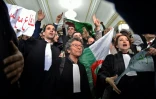 Des avocats algériens manifestent le 25 février 2019 dans un tribunal d'Alger contre la candidature du président Bouteflika à un 5e mandat