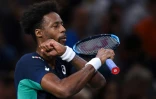 Le Français Gaël Monfils exulte après avoir battu son compatirote Benoît Paire au 2e tour du Masters 1000 de Paris, le 30 octobre 2019