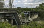 Pont détruit entre Lyssytchank et Severodonetsk dans le Donbass en Ukraine, le 22 mai 2022