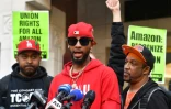 Le président de Amazon Labor Union (ALU) Christian Smalls (c) s'exprime après un vote sur la syndicalisation à New York le 1er avril 2022