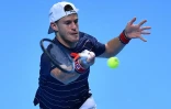 Le petit argentin Diego Schwartzman opposé à Novak Djokovic au Masters de fin de saison à Londres, le 16 novembre 2020