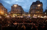 Rassemblement place de la Bourse à Bruxelles au lendemain des attentats jihadistes dans la capitale belge, le 23 mars 2016