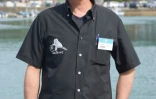 Yoshifumi Kai, qui préside une association de pêcheurs, se tient sur le port de Taiji, le 17 juin 2019.