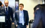 Sam Altman (d), PDG d'OpenAI, et Greg Brockman, président et cofondateur d'OpenAI, arrivent au tribunal fédéral d'Oakland, en Californie, le 30 avril 2026