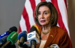 Nancy Pelosi donne une conférence de presse à Rzeszow, en Pologne, après une visite surprise à Kiev, le 1er mai 2022