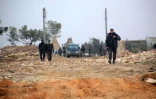 Des forces pro-gouvernementales syriennes tiennent leur position dans la région d'Al-Bab le 13 janvier 2016
