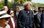 Le réalisateur Elie Chouraqui (d) et l'actrice Anouk Aimée aux obsèques de Sonia Rykiel, le 1er septembre 2016 à Paris