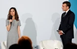 Nadia Murad (g), lauréate du prix Nobel de la paix 2018 et président français Emmanuel Macron à l'ouverture du Forum international sur la paix, le 11 novembre 2018 à Paris